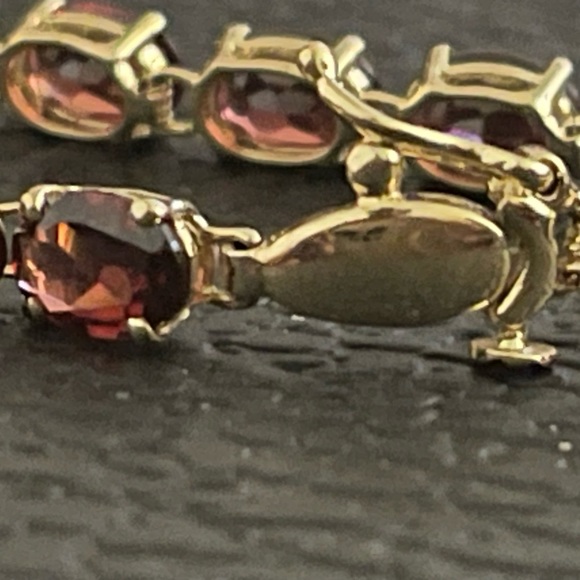 14k Gold and 10carat Garnet Tennis Bracelet - Picture 3 of 3